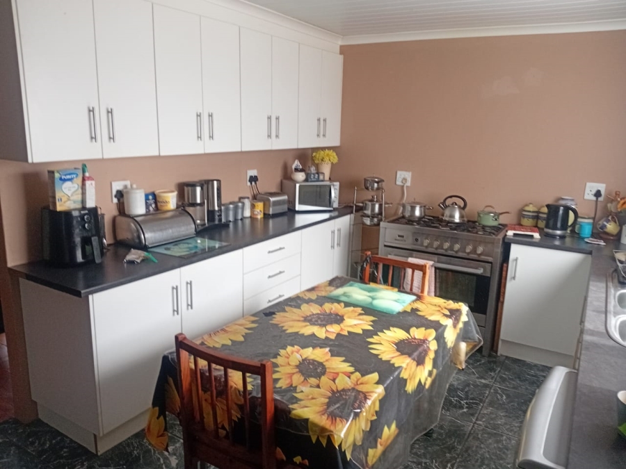 4 Bedroom Property for Sale in Kwanonqaba Western Cape